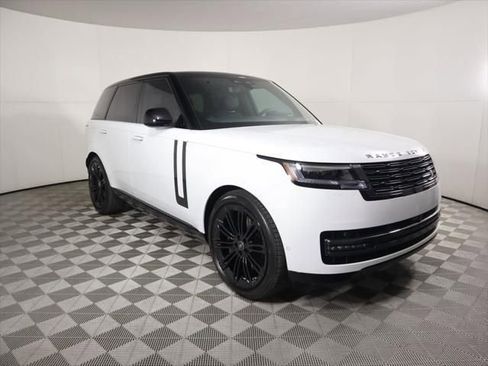 New 2025 Land Rover Range Rover SE image 3