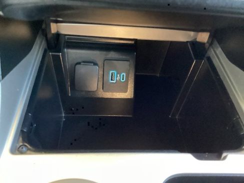 Used 2022 Ford Explorer XLT w/ Equipment Group 202A image 56