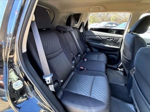 Used 2017 Nissan Rogue SV w/ Midnight Edition Package image 19