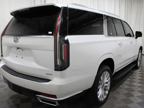 Used 2024 Cadillac Escalade ESV Luxury AWD/4WD image 32