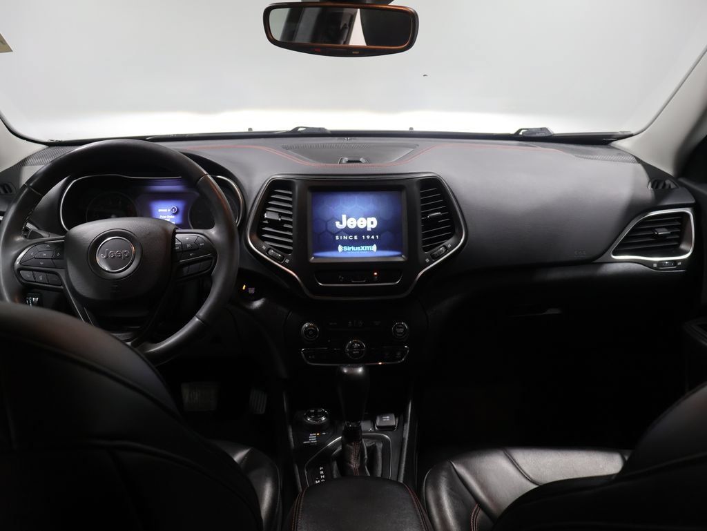 Used 2022 Jeep Cherokee Trailhawk AWD/4WD image 16