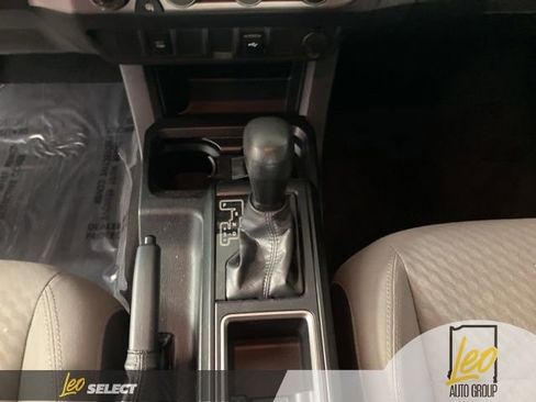 Used 2022 Toyota Tacoma SR AWD/4WD image 16
