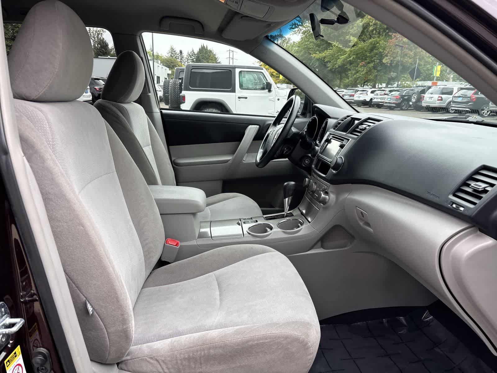 Used 2013 Toyota Highlander 4WD w/ Cold Weather Pkg image 7