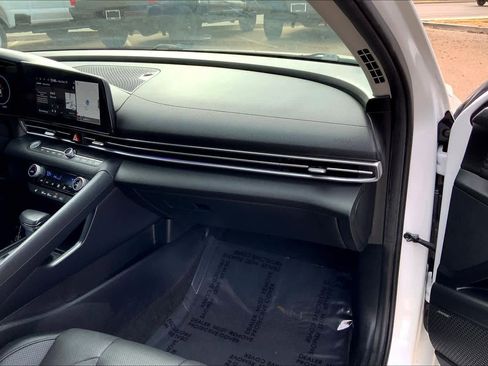 Used 2023 Hyundai Elantra Limited image 18