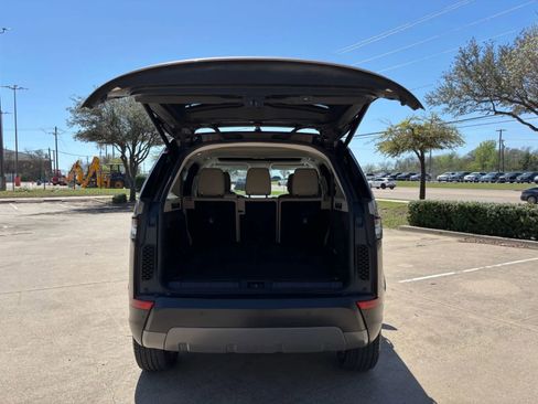 Used 2017 Land Rover Discovery SE AWD/4WD image 7