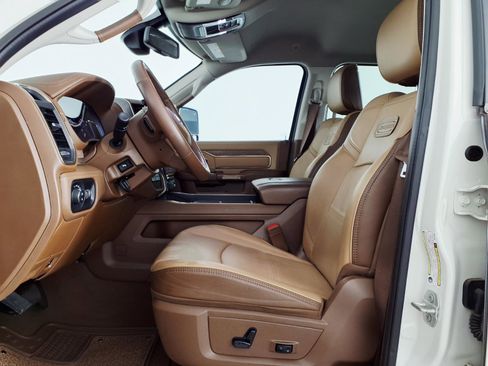 Used 2024 RAM 3500 Limited w/ Towing Technology Group image 17