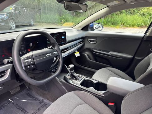 Used 2025 Kia K4 LXS image 13