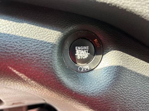 Used 2019 Jeep Cherokee Trailhawk AWD/4WD image 16