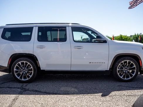 Used 2023 Jeep Wagoneer Series III w/ Premium Group I AWD/4WD image 4