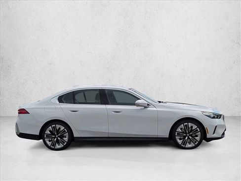 Used 2026 BMW 530i w/ Premium Package image 4