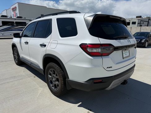 Used 2025 Honda Pilot TrailSport image 6