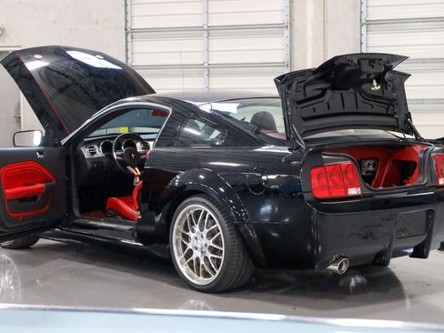 Used 2005 Ford Mustang GT RWD image 40