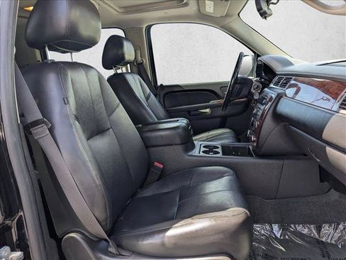 Used 2013 Chevrolet Suburban LT RWD image 21