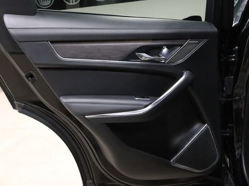 Used 2021 Jaguar F-PACE image 14