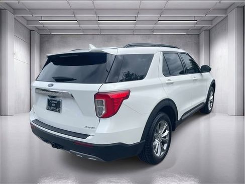 Used 2021 Ford Explorer XLT w/ Equipment Group 202A AWD/4WD image 3