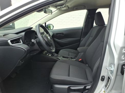 Used 2025 Toyota Corolla LE w/ Convenience Package FWD image 12