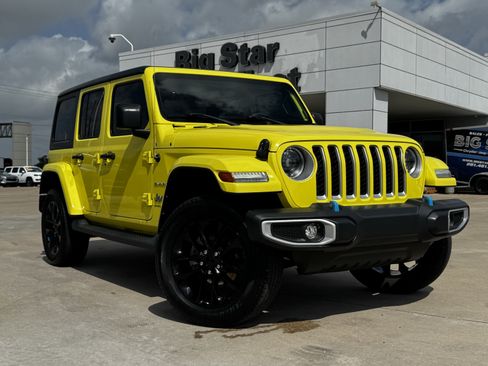 Used 2023 Jeep Wrangler Unlimited Sahara AWD/4WD image 2