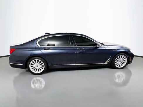 Used 2017 BMW 740e xDrive AWD/4WD image 3