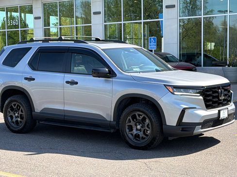 Certified 2025 Honda Pilot TrailSport image 1