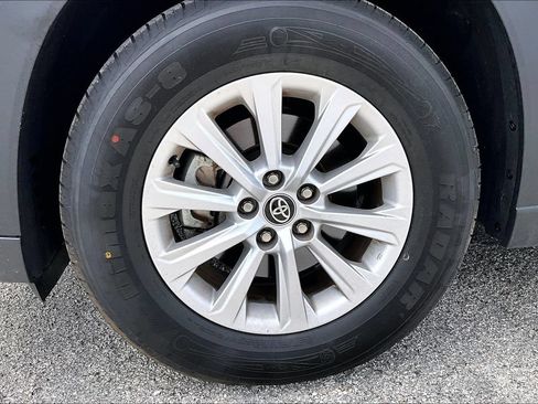 Used 2025 Toyota Grand Highlander AWD image 9