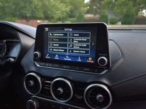 Used 2024 Nissan Sentra SV FWD image 18