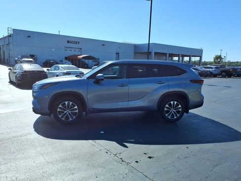 Used 2024 Toyota Highlander XLE image 6