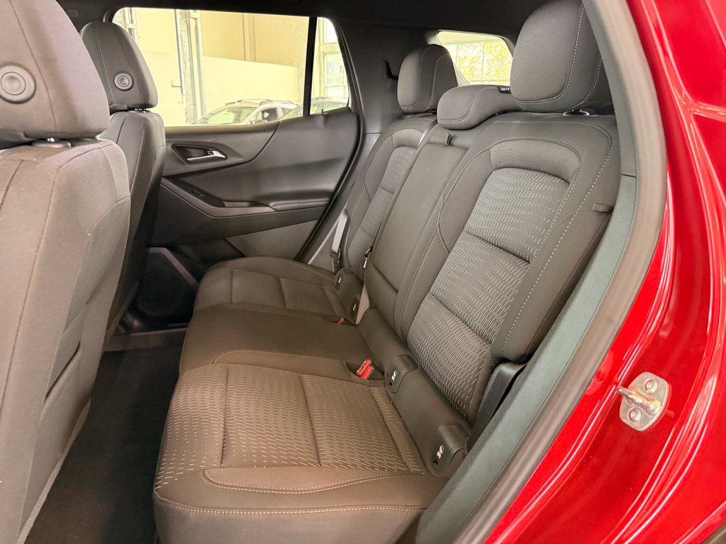Used 2026 Chevrolet Equinox LT AWD/4WD image 10