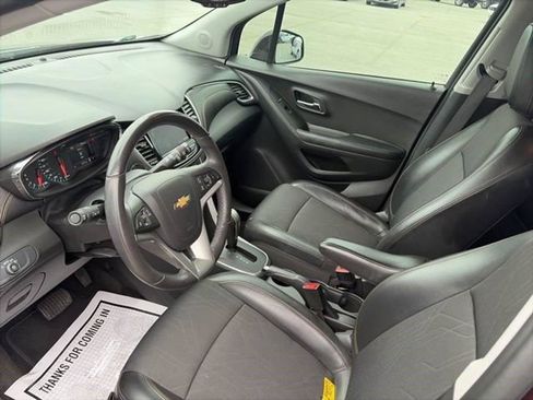 Used 2022 Chevrolet Trax LT w/ LT Convenience Package AWD/4WD image 11
