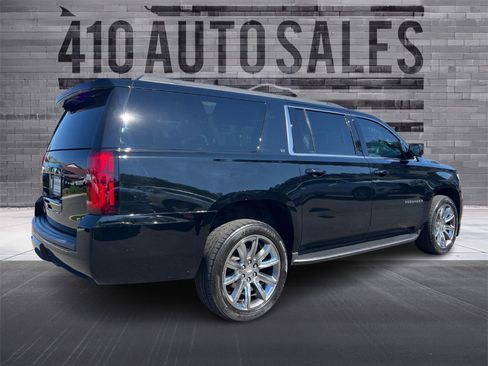 Used 2020 Chevrolet Suburban LT w/ Luxury Package image 3