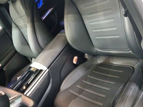 Used 2025 Mercedes-Benz GLC 350e 4MATIC image 6