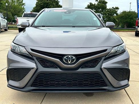 Used 2021 Toyota Camry SE FWD image 2