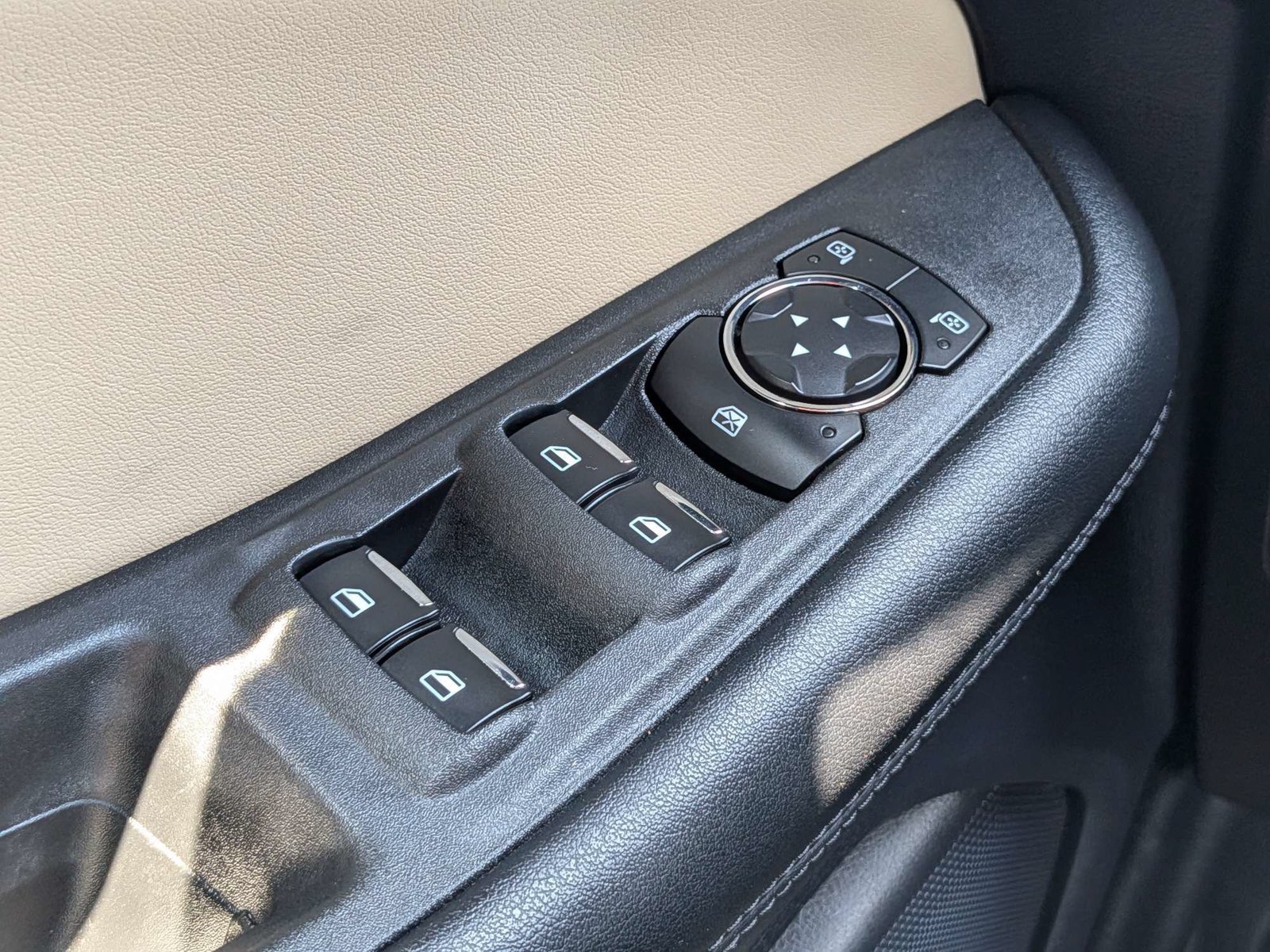 Used 2020 Ford Edge SE AWD/4WD image 26