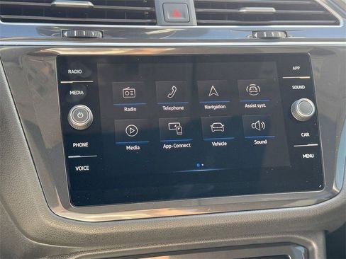 Used 2024 Volkswagen Tiguan SE image 21