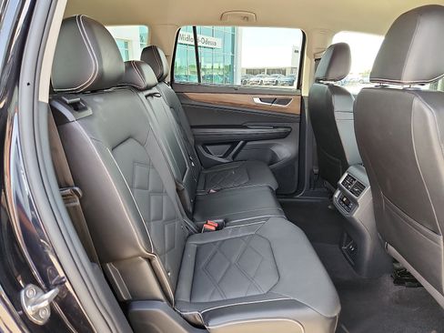 Used 2024 Volkswagen Atlas SE FWD image 13