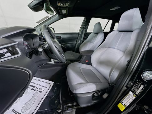 Used 2025 Toyota Corolla Cross SE w/ Moonroof Package image 12