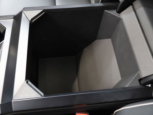 Used 2024 Tesla Cybertruck AWD Crew Cab image 20