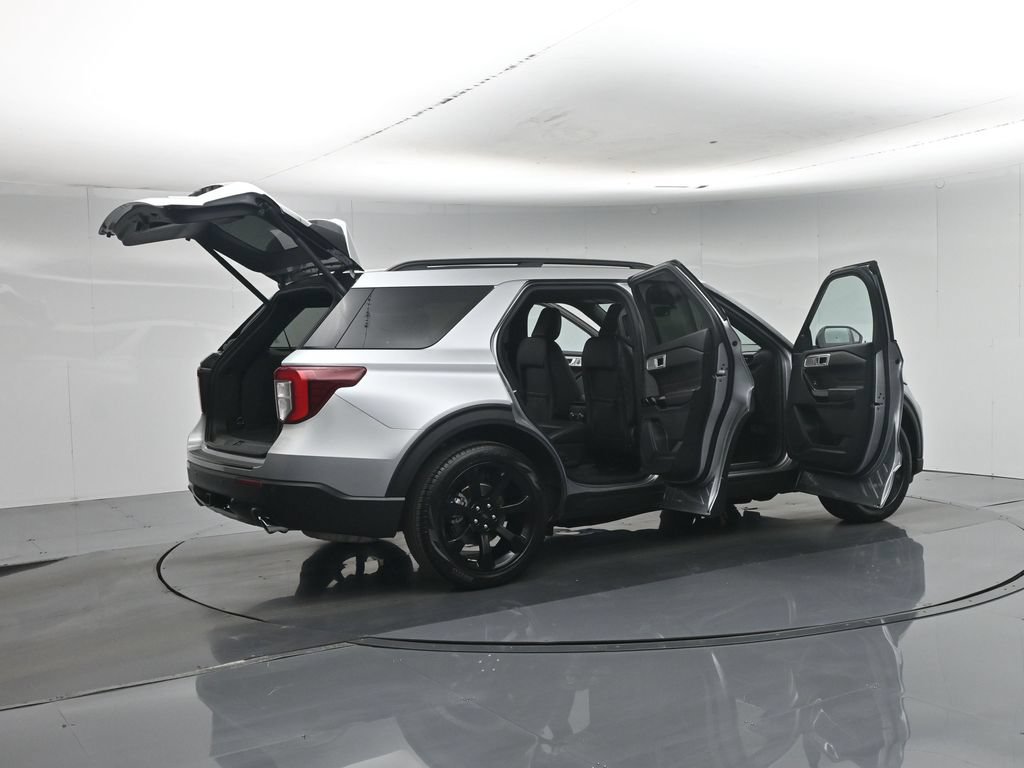 Used 2024 Ford Explorer ST-Line w/ Class IV Trailer Tow Package RWD image 6