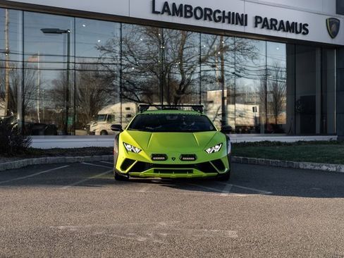 Used 2024 Lamborghini Huracan Sterrato image 3