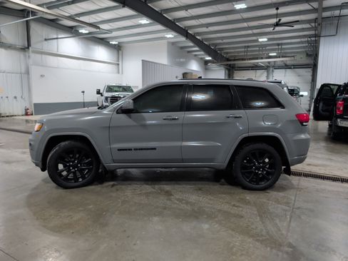 Used 2019 Jeep Grand Cherokee Altitude image 5