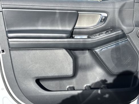 Used 2025 Ford Expedition Platinum image 10