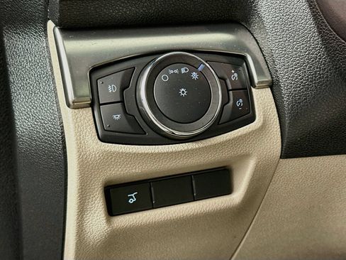 Used 2018 Ford Explorer XLT w/ Equipment Group 202A FWD image 11