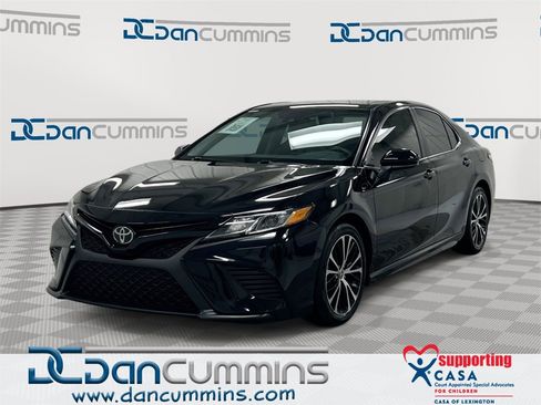 Used 2020 Toyota Camry SE image 1