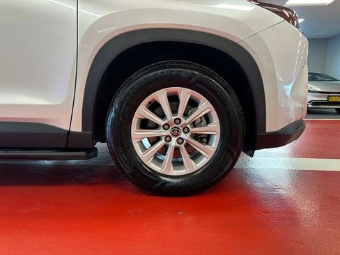 Certified 2025 Toyota Grand Highlander AWD image 29