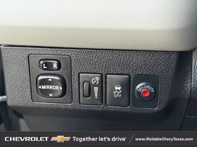 Used 2015 Toyota RAV4 LE FWD image 23