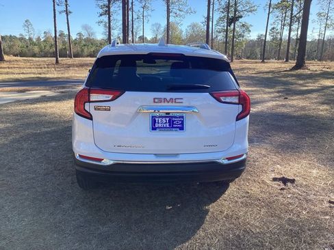 Used 2024 GMC Terrain SLT image 4