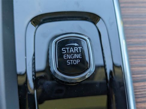 New 2024 Volvo XC60 T8 Plus w/ Protection Package Premier image 33