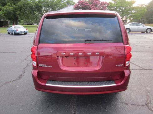 Used 2011 Dodge Grand Caravan Crew w/ Entertainment Group 1 FWD image 7