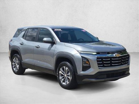 Used 2025 Chevrolet Equinox LT FWD image 3