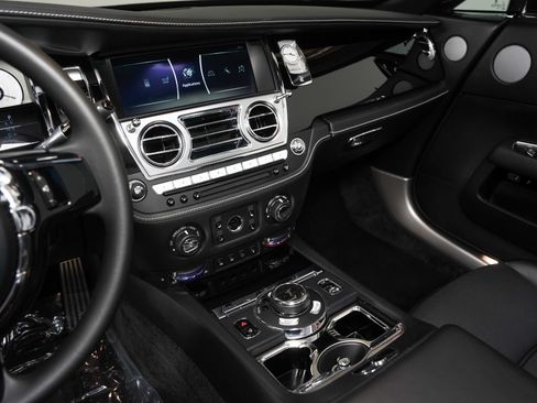 Used 2019 Rolls-Royce Dawn RWD image 40