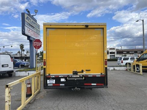 Used 2022 Ford E-350 and Econoline 350 Super Duty RWD image 3